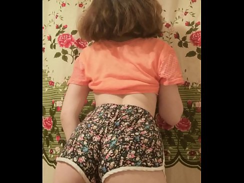 ❤️ Szexi fiatal csaj vetkőzteti le a rövidnadrágját a kamera előtt. Pornó videó at hu.pornoboden.ru